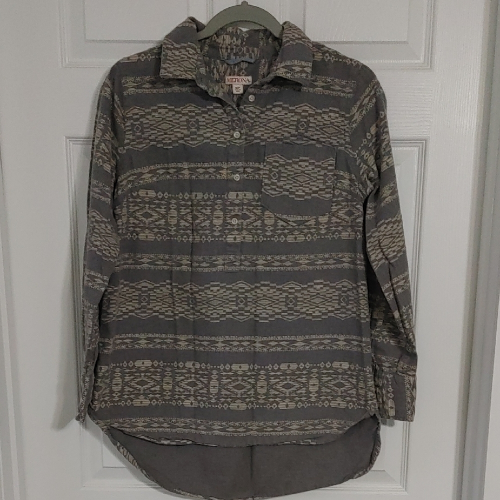 Western-Boho Quarter Button Down Longsleeve Women's Small Petite Gray Pattern